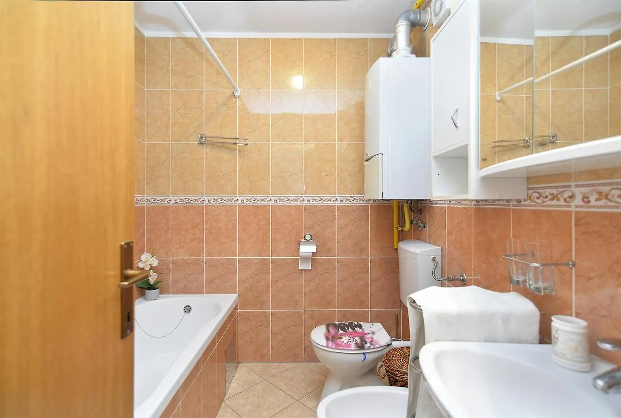 Apartment 2207 Póla